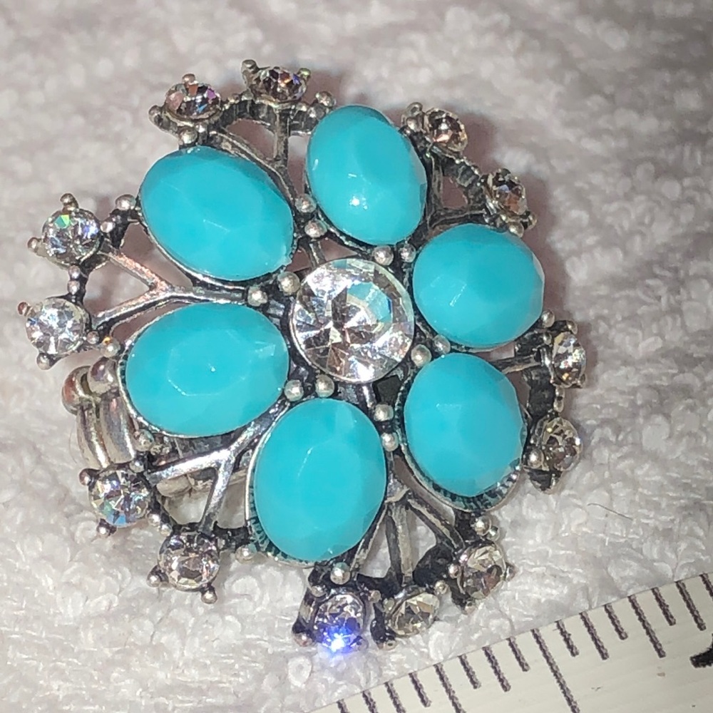 RING Crystal & Turquoise cocktail ring... man made